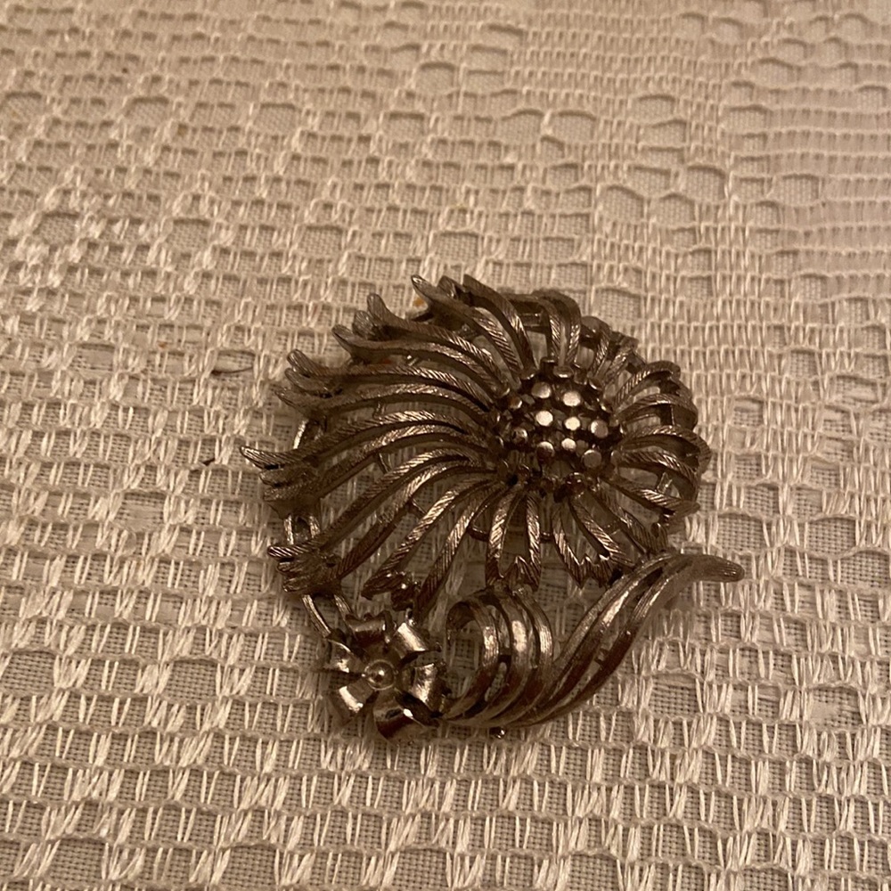 Vintage Brooches - Picture 2 of 8
